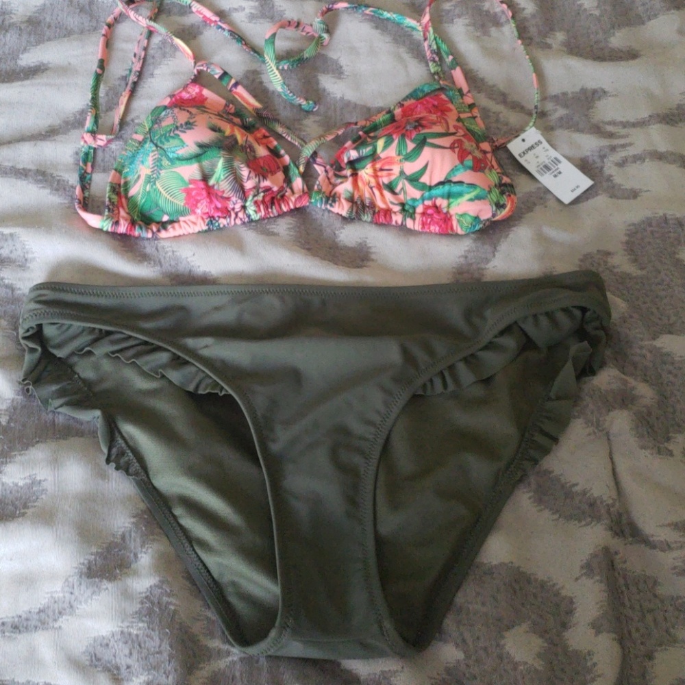 BRAND NEW, NEVER WORN EXPRESS BIKINI BOTTOM